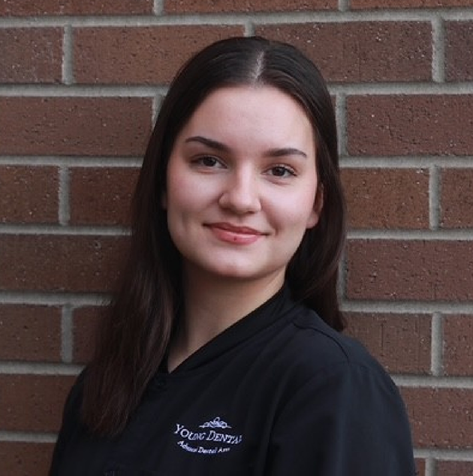 Dental assistant Marina